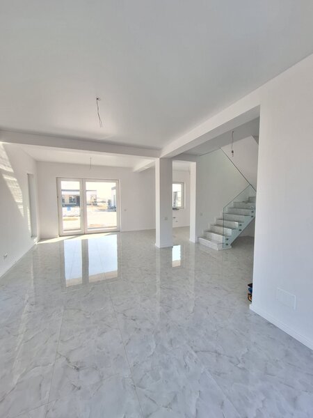 Berceni, casa noua 2025, cu 4 locuri de parcare si curte proprie